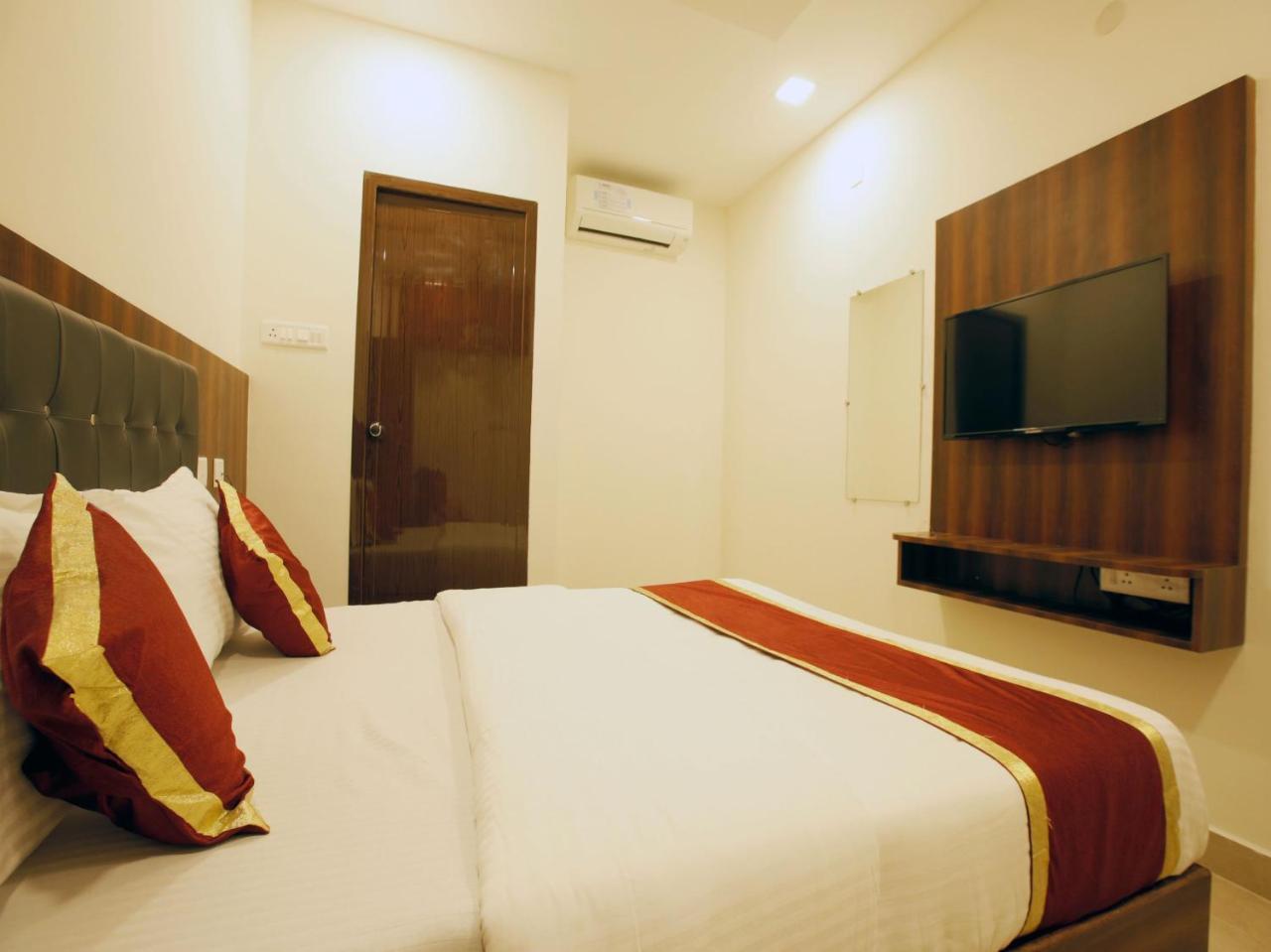 Hotel Ak International Ullāl Esterno foto